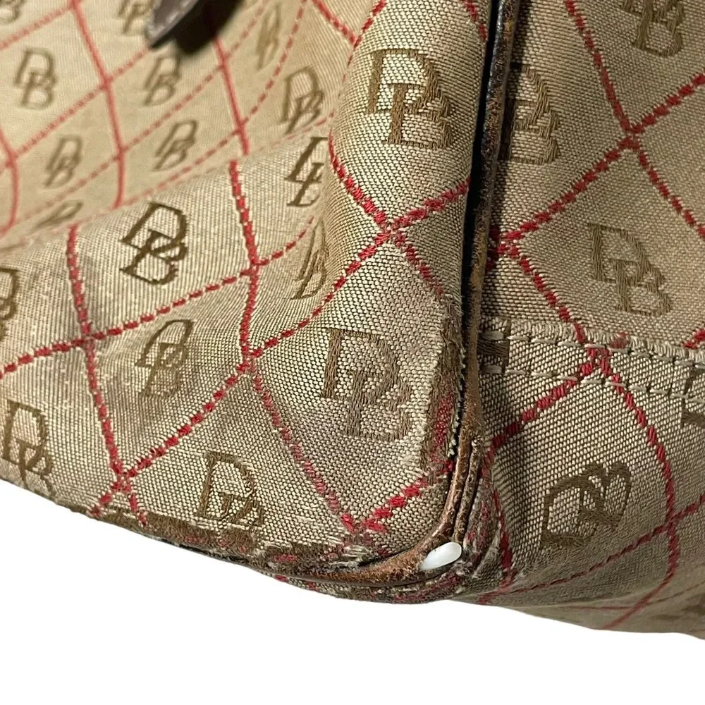 Dooney & Bourke studs width